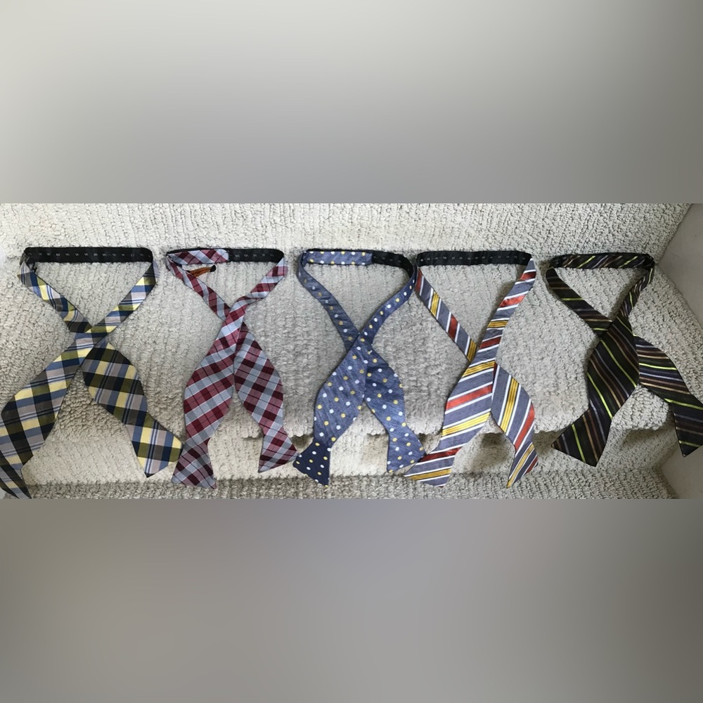 5 silk bow ties. Adjustable sizes.